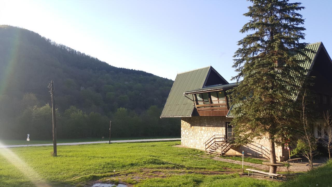 Apartmani Kosuta Tjentiste Exterior foto